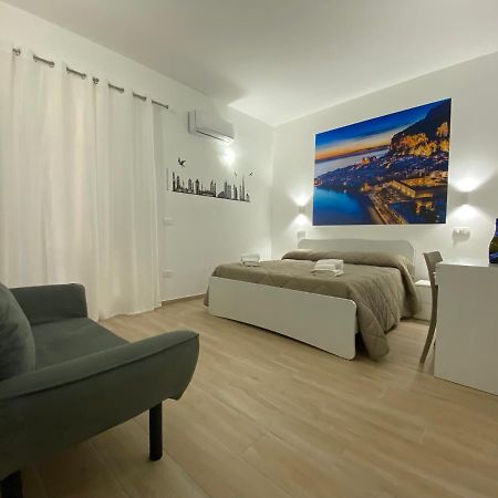 In Centro Rooms Vicino Cefalu Self-Chek-In Кампофеличе-ди-Роччелла Экстерьер фото