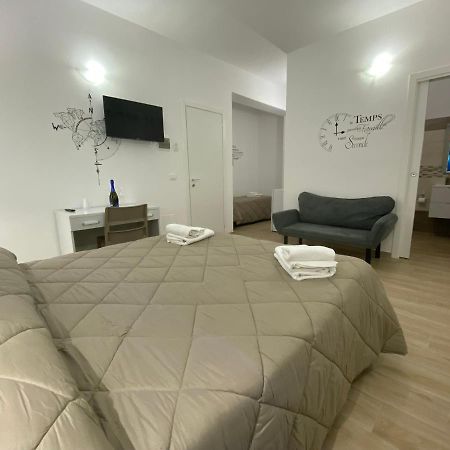 In Centro Rooms Vicino Cefalu Self-Chek-In Кампофеличе-ди-Роччелла Экстерьер фото