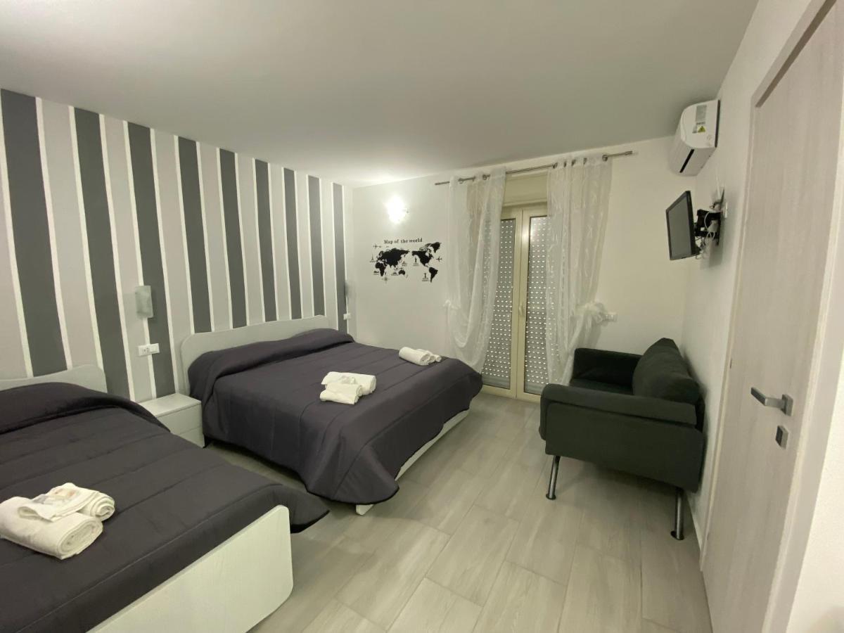 In Centro Rooms Vicino Cefalu Self-Chek-In Кампофеличе-ди-Роччелла Экстерьер фото