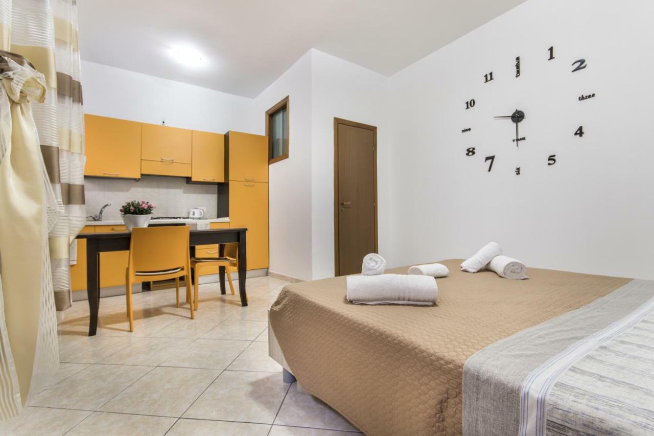 In Centro Rooms Vicino Cefalu Self-Chek-In Кампофеличе-ди-Роччелла Экстерьер фото