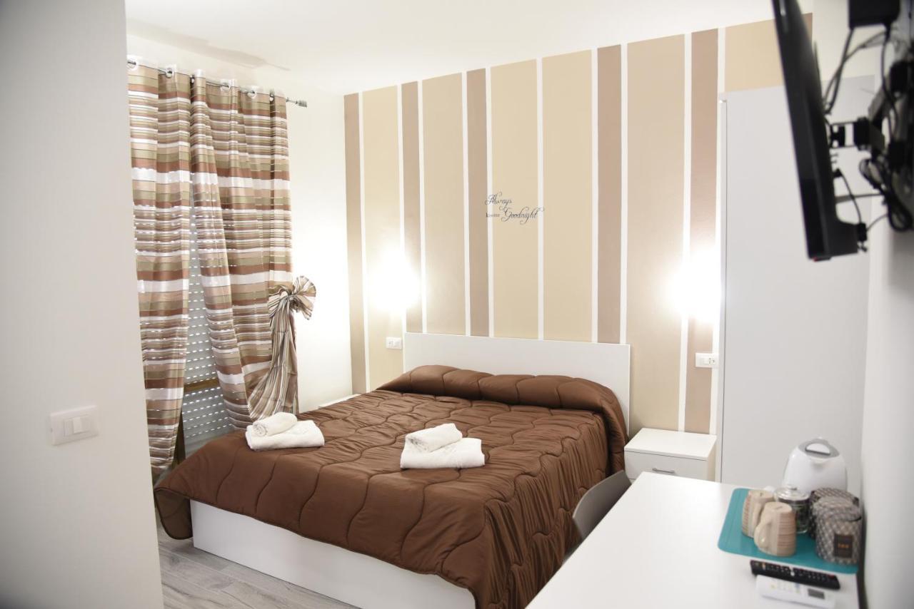 In Centro Rooms Vicino Cefalu Self-Chek-In Кампофеличе-ди-Роччелла Экстерьер фото
