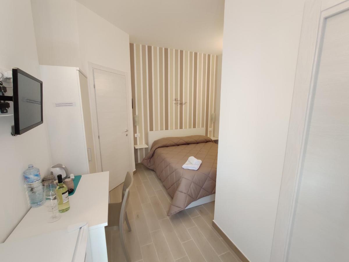 In Centro Rooms Vicino Cefalu Self-Chek-In Кампофеличе-ди-Роччелла Экстерьер фото